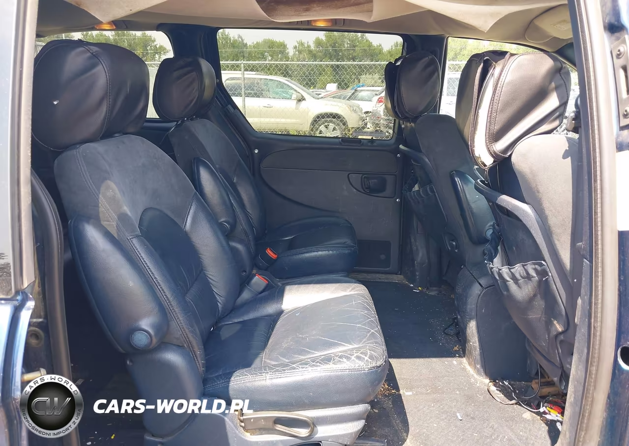 2001 Chrysler Town & Country Limited VIN:2C8GT64L51R105474 - 8