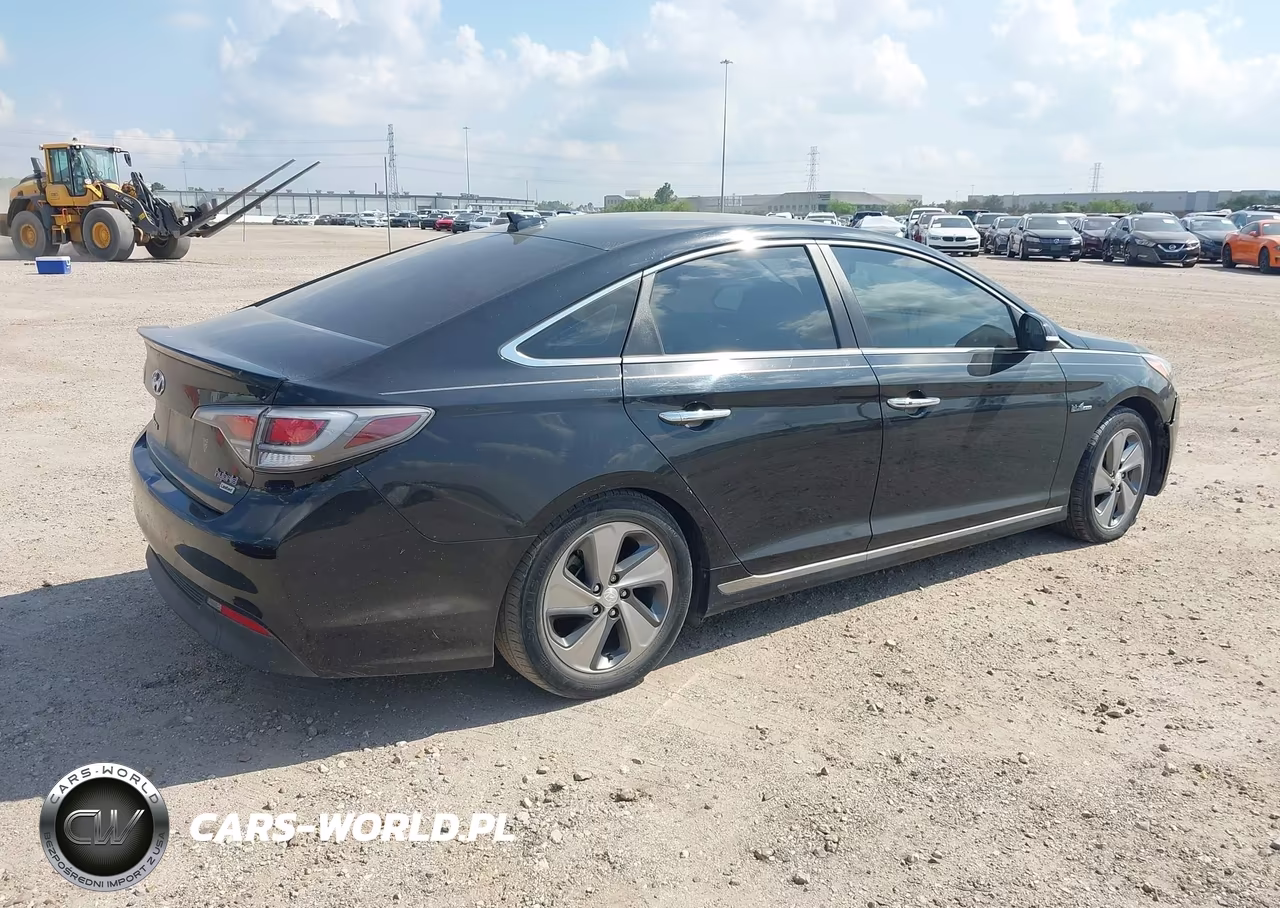 2017 Hyundai Sonata Hybrid Limited VIN:KMHE34L15HA058390 - 4