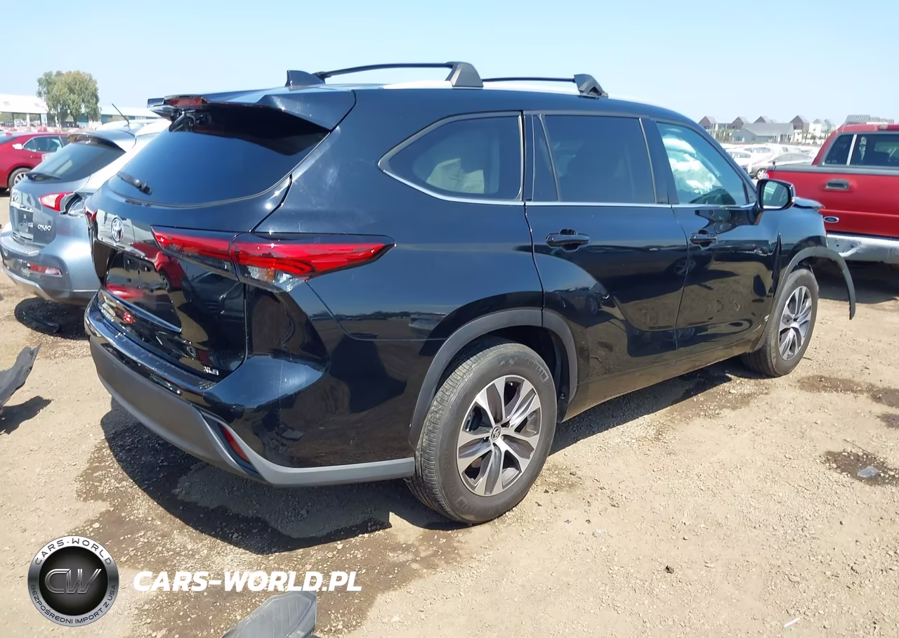 2022 Toyota Highlander Xle VIN:5TDHZRAH9NS550951 - 4