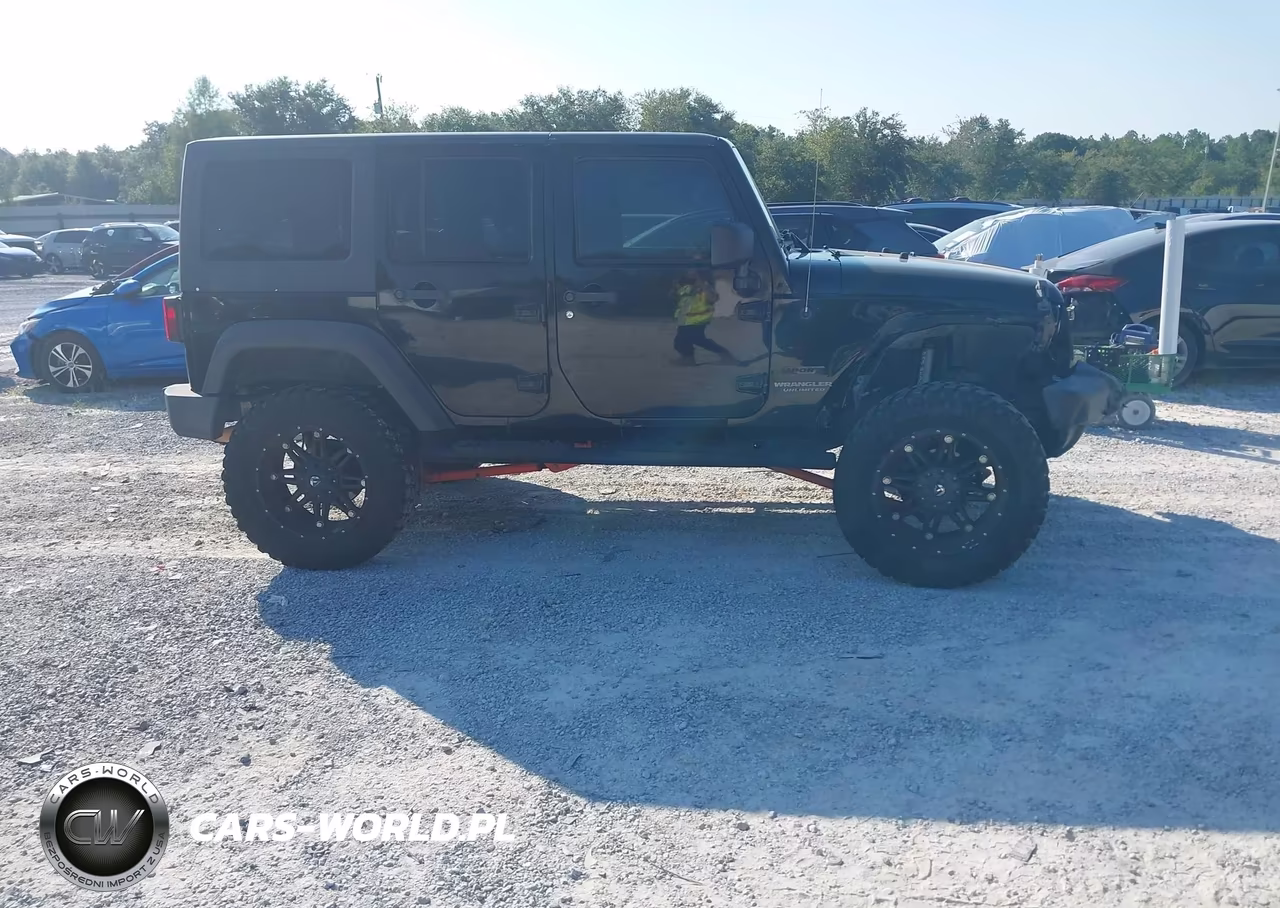 2013 Jeep Wrangler Unlimited Sport VIN:1C4HJWDG5DL668455 - 13