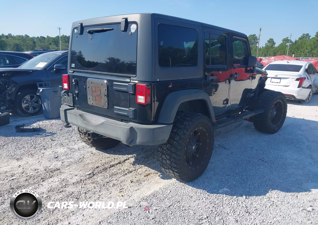 2013 Jeep Wrangler Unlimited Sport VIN:1C4HJWDG5DL668455 - 4