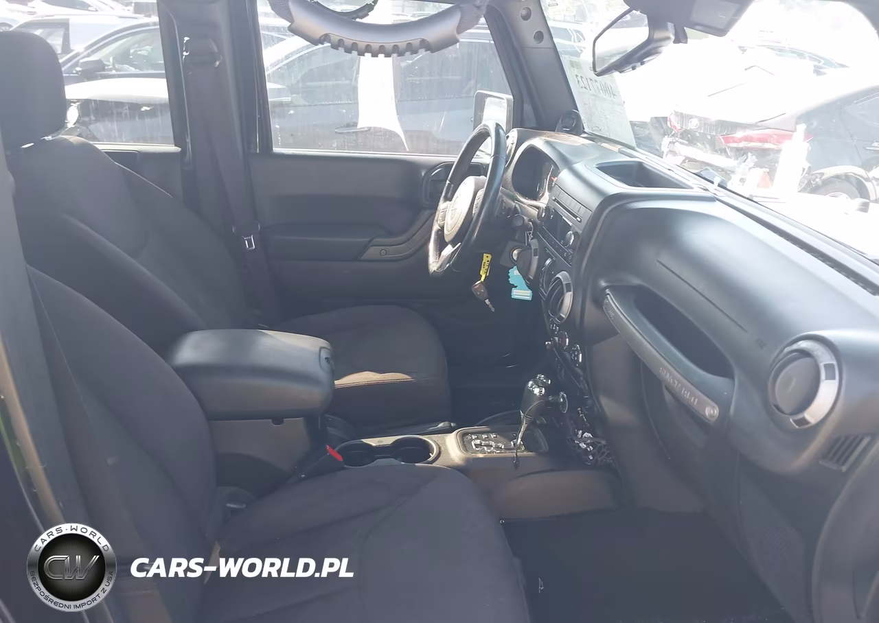 2013 Jeep Wrangler Unlimited Sport VIN:1C4HJWDG5DL668455 - 5
