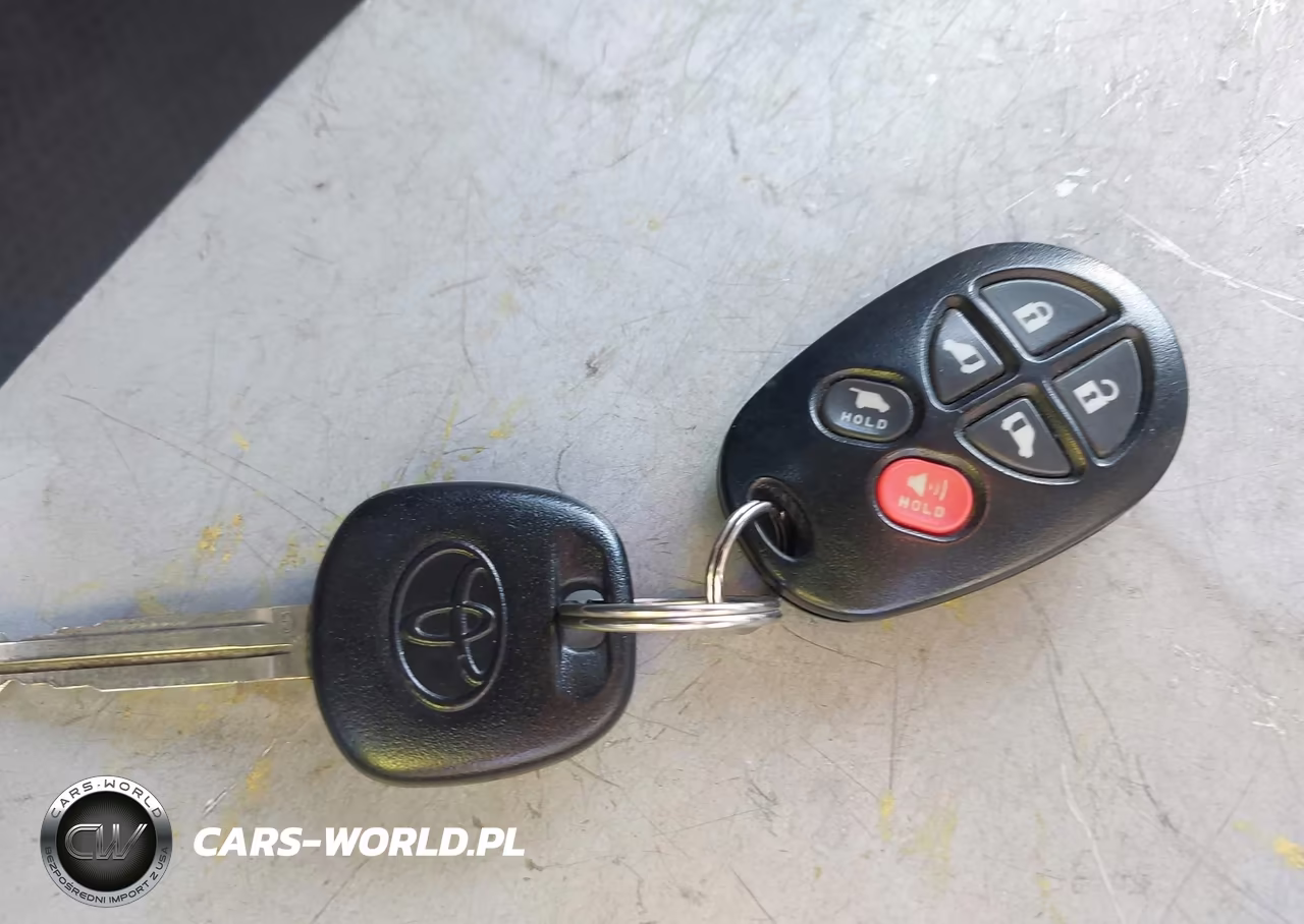 2011 Toyota Sienna Le V6 Auto Access Seat VIN:5TDKK3DC9BS099832 - 11