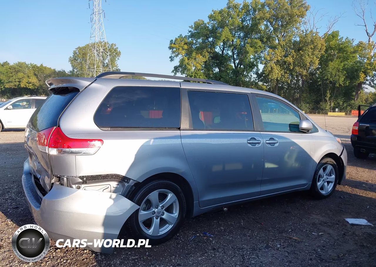 2011 Toyota Sienna Le V6 Auto Access Seat VIN:5TDKK3DC9BS099832 - 13