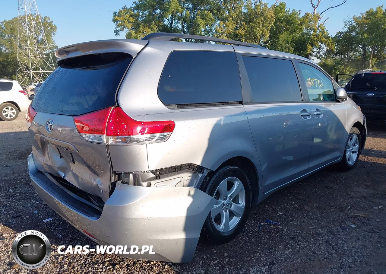 2011 Toyota Sienna Le V6 Auto Access Seat VIN:5TDKK3DC9BS099832 - 4