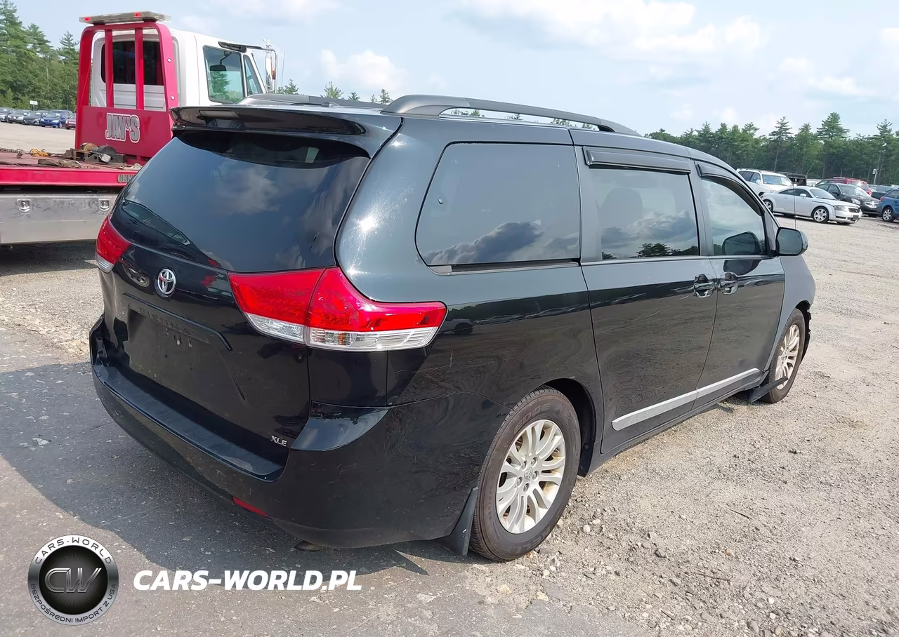 2014 Toyota Sienna Xle V6 8 Passenger VIN:5TDYK3DC3ES476170 - 4