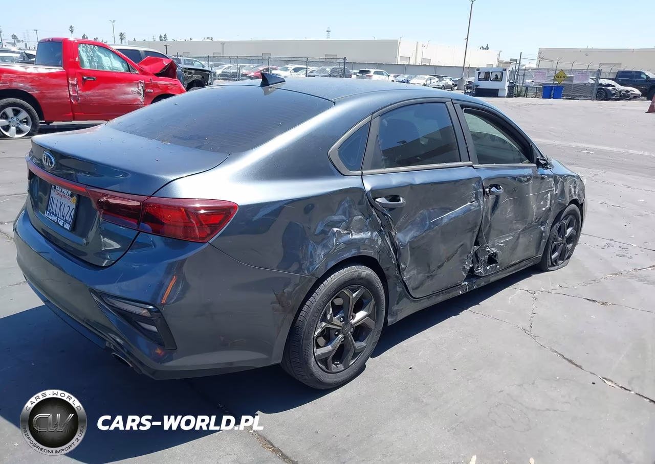 2019 Kia Forte Lxs VIN:3KPF24AD5KE126653 - 4