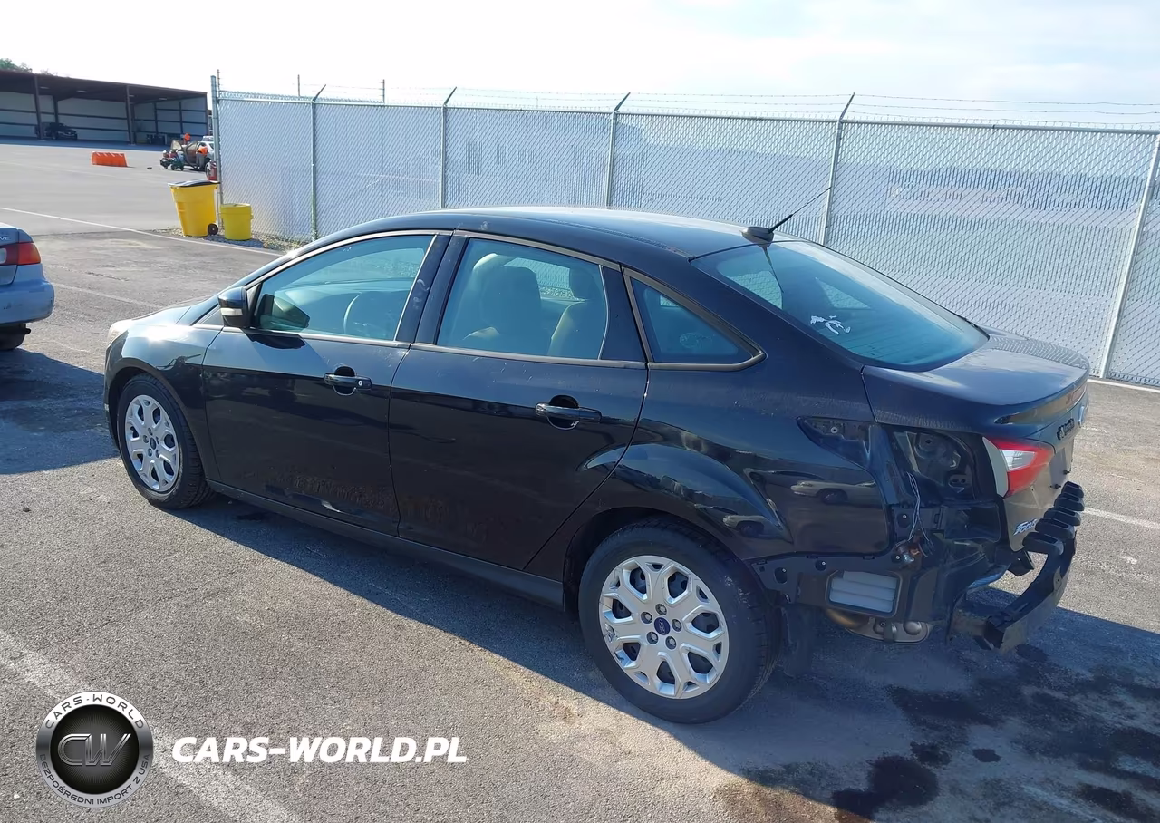2012 Ford Focus Se VIN:1FAHP3F21CL427995 - 3