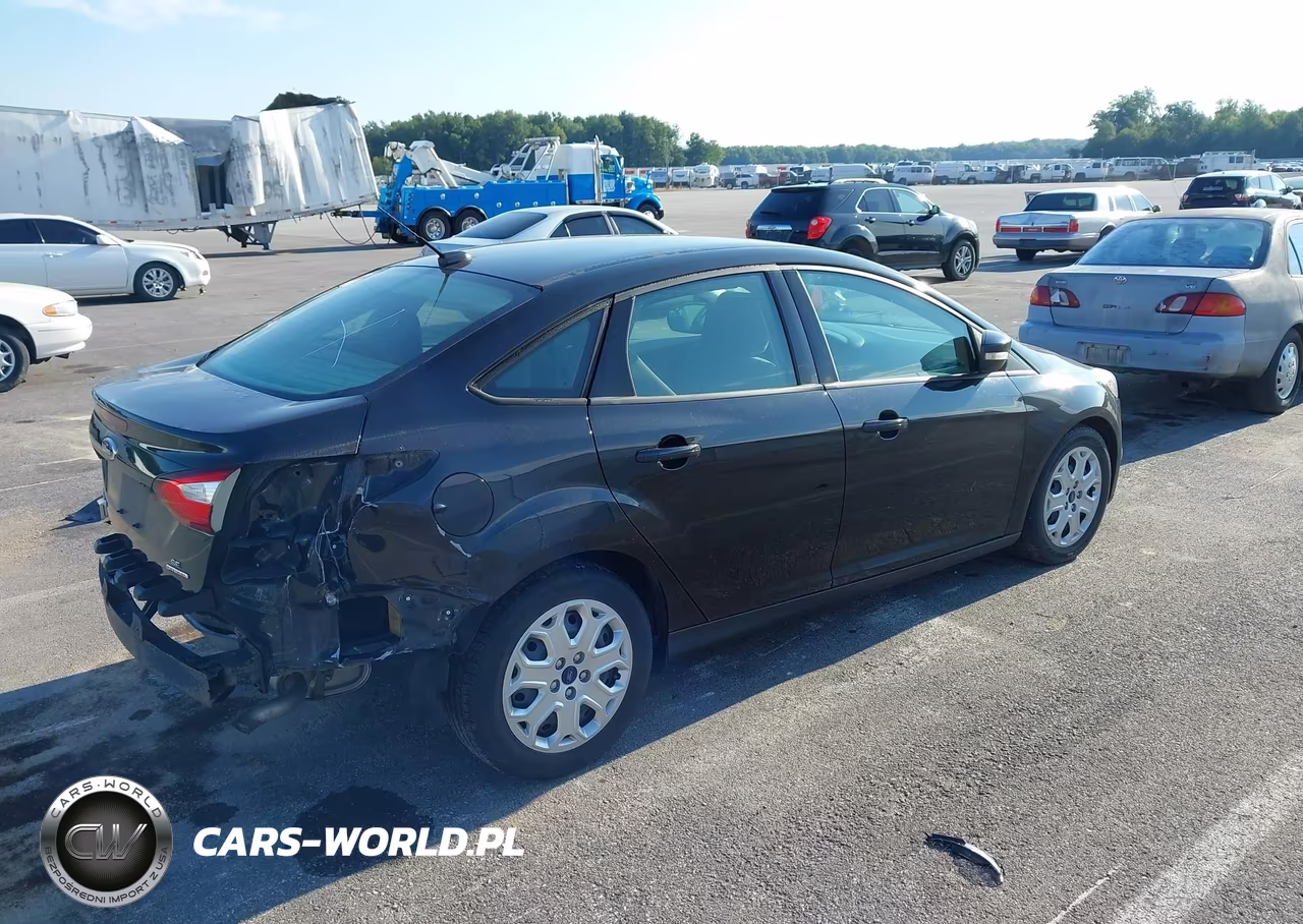 2012 Ford Focus Se VIN:1FAHP3F21CL427995 - 4