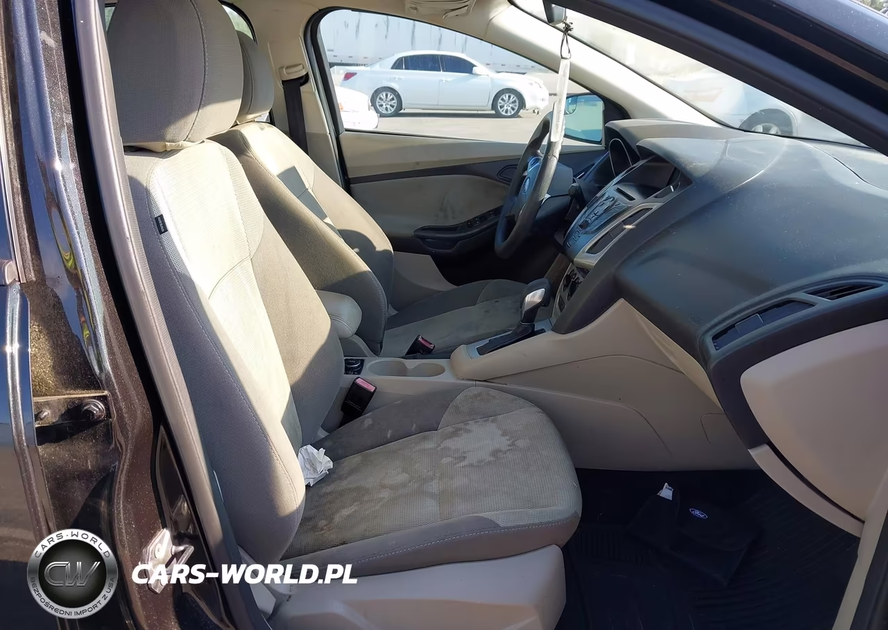 2012 Ford Focus Se VIN:1FAHP3F21CL427995 - 5