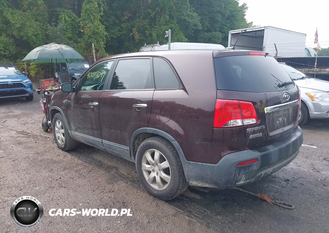 2011 Kia Sorento Lx VIN:5XYKT3A12BG139696 - 3