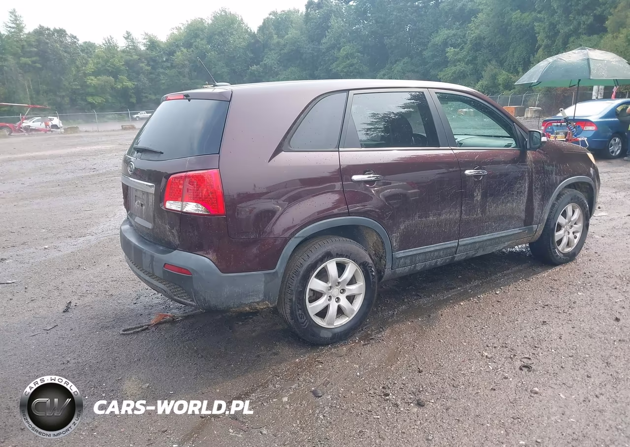 2011 Kia Sorento Lx VIN:5XYKT3A12BG139696 - 4