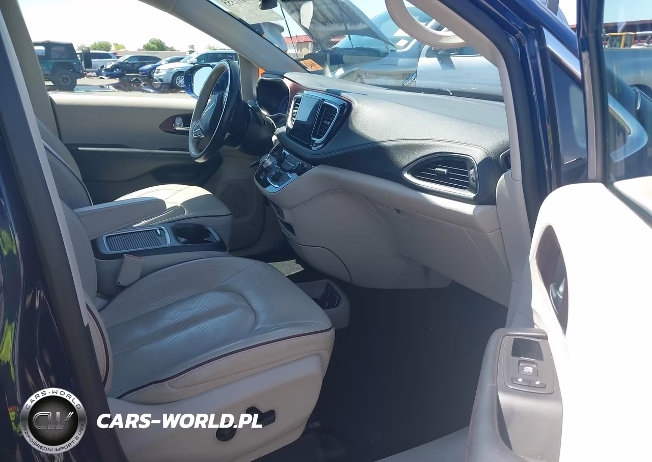 2019 Chrysler Pacifica Limited VIN:2C4RC1GG1KR720200 - 5