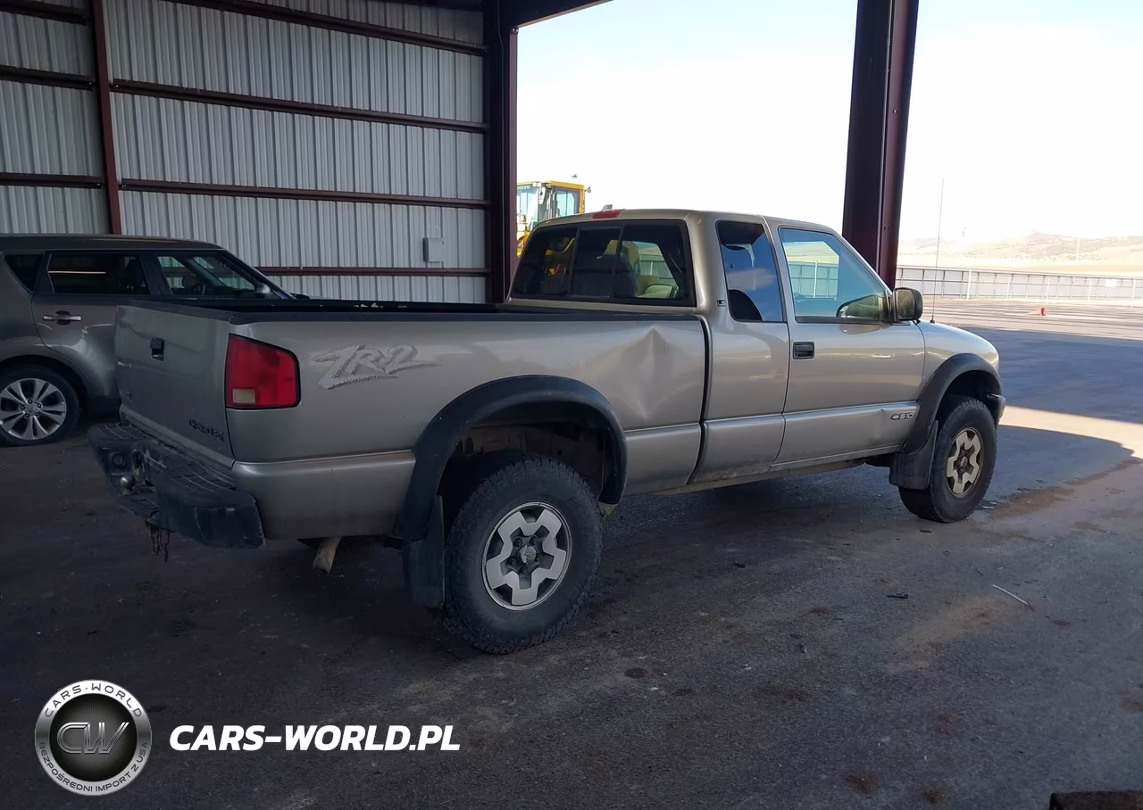 2002 Chevrolet S-10 Ls VIN:1GCCT19W628175553 - 4
