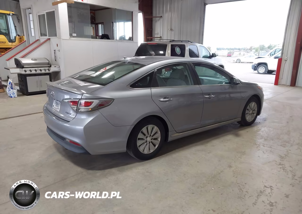 2016 Hyundai Sonata Hybrid Se VIN:KMHE24L15GA014844 - 4