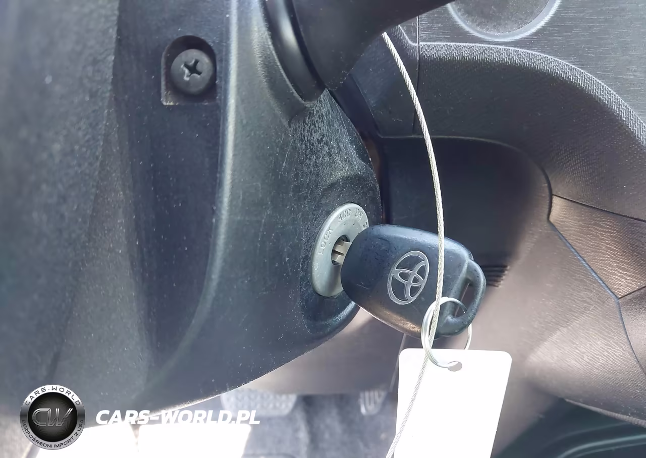 2013 Toyota Prius C One VIN:JTDKDTB33D1532607 - 11