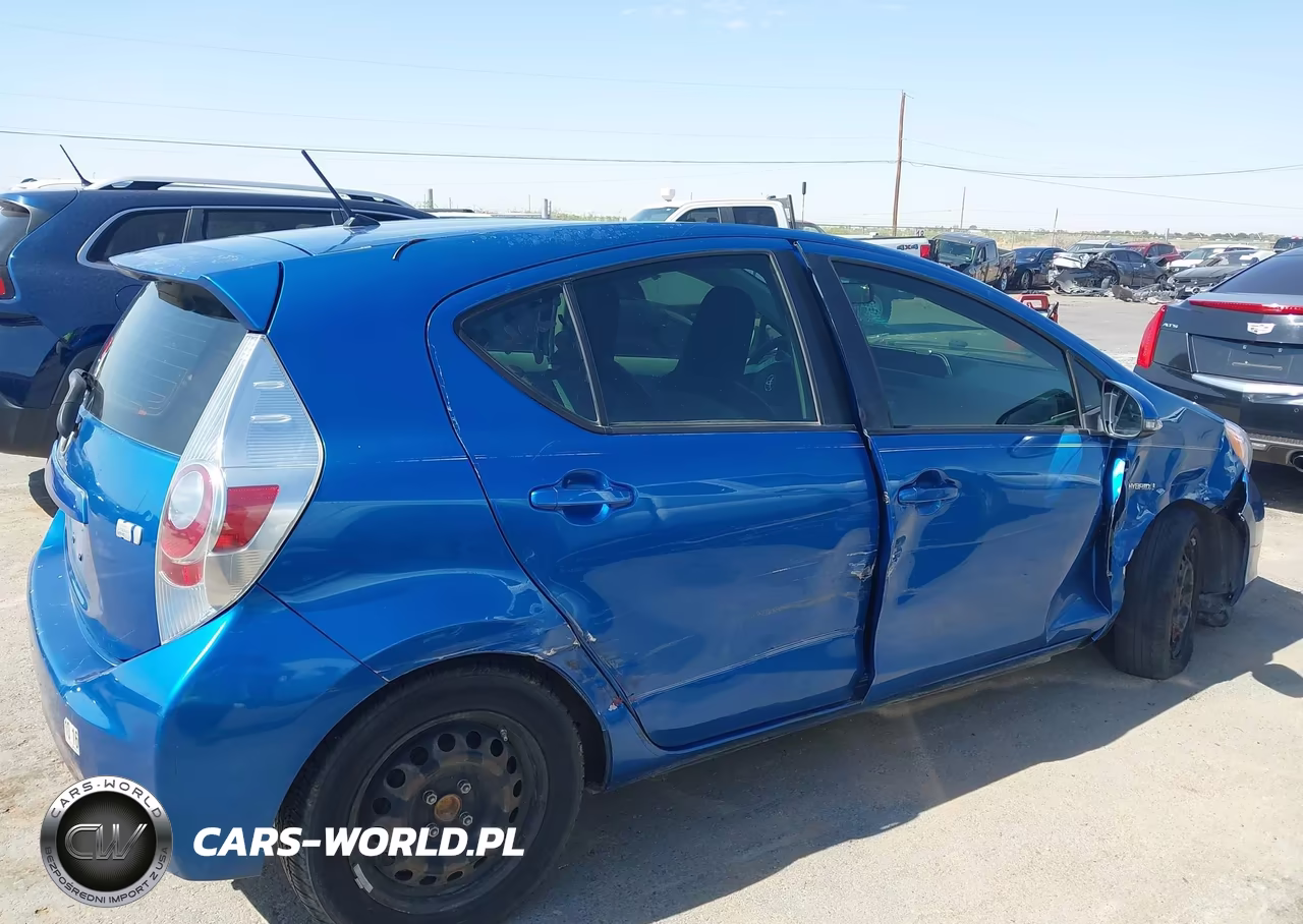 2013 Toyota Prius C One VIN:JTDKDTB33D1532607 - 13