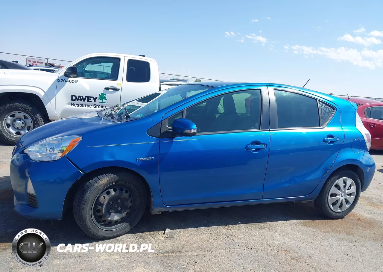 2013 Toyota Prius C One VIN:JTDKDTB33D1532607 - 14