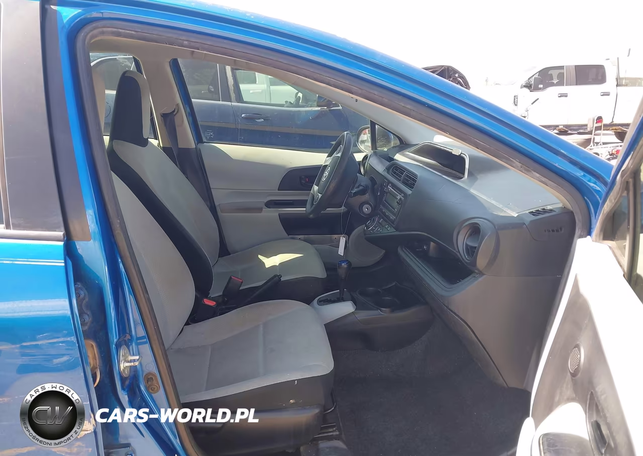 2013 Toyota Prius C One VIN:JTDKDTB33D1532607 - 5