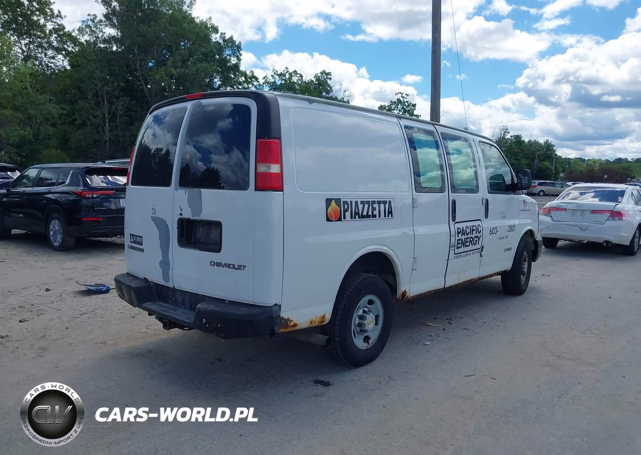 2004 Chevrolet Express VIN:1GCGG25UX41117747 - 4