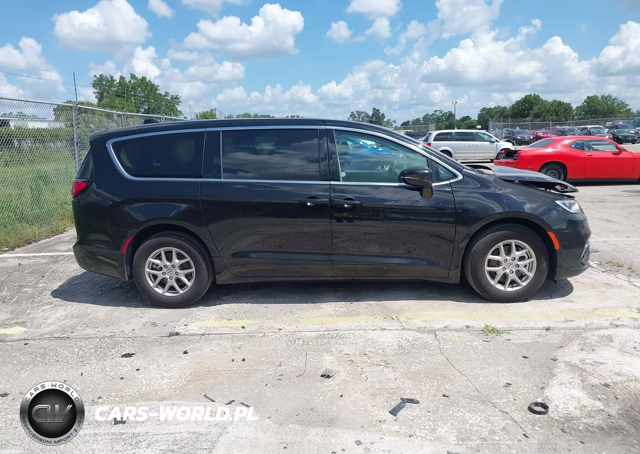 2024 Chrysler Pacifica Touring L VIN:2C4RC1BG9RR128495 - 12