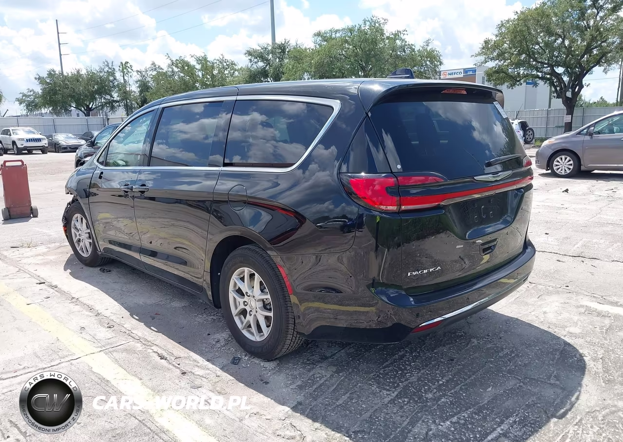 2024 Chrysler Pacifica Touring L VIN:2C4RC1BG9RR128495 - 3