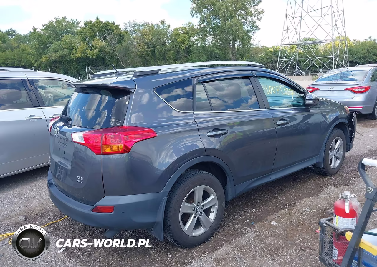 2015 Toyota Rav4 Xle VIN:2T3RFREV5FW309885 - 4