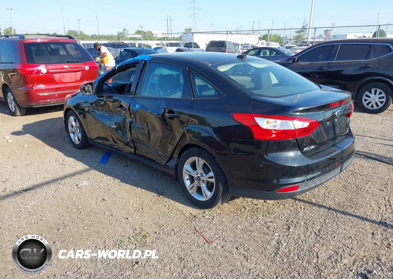 2014 Ford Focus Se VIN:1FADP3F28EL245468 - 3