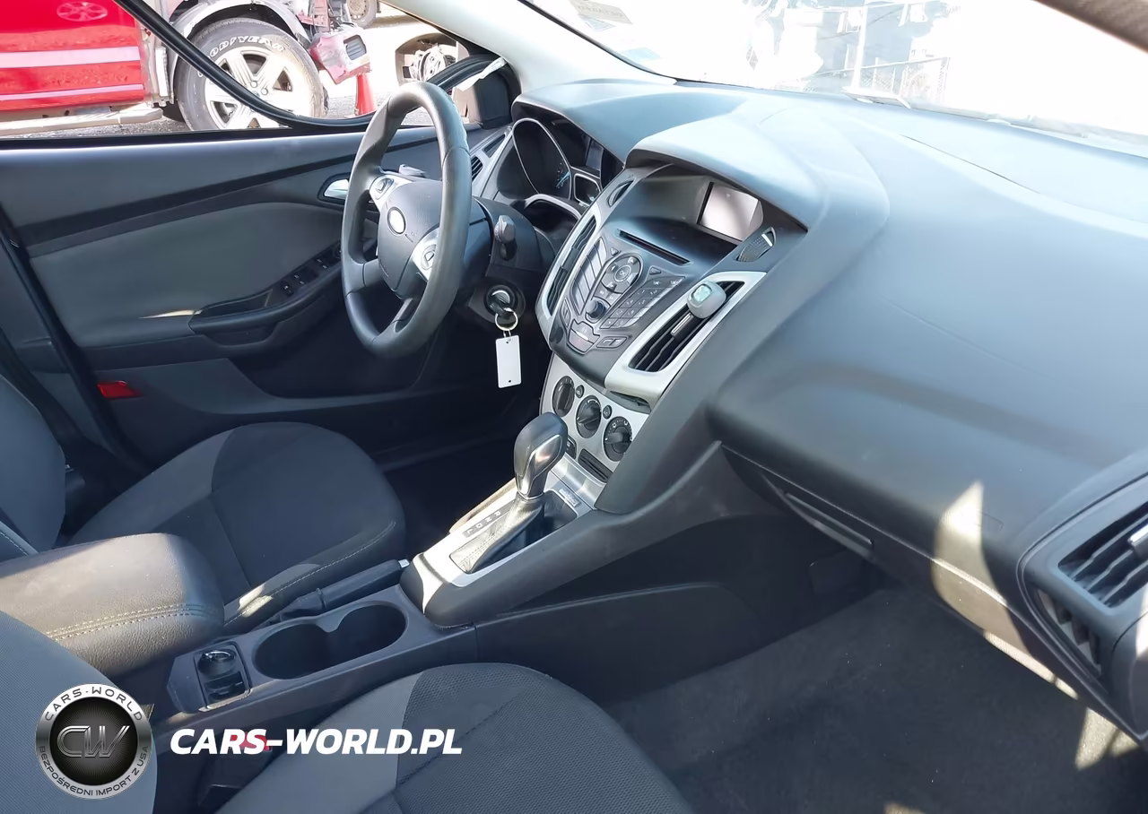 2014 Ford Focus Se VIN:1FADP3F28EL245468 - 5