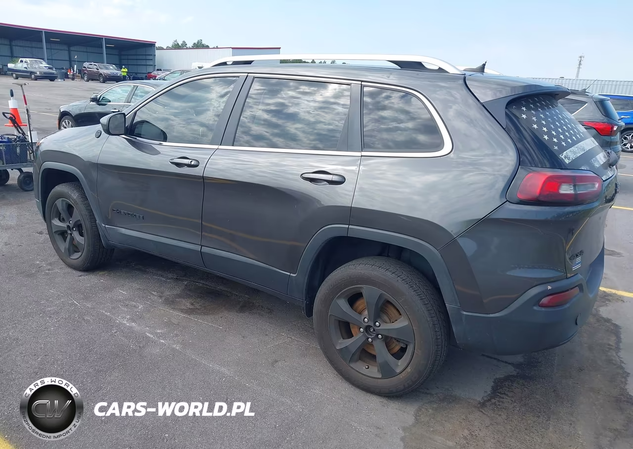 2015 Jeep Cherokee Latitude VIN:1C4PJMCB2FW728778 - 3