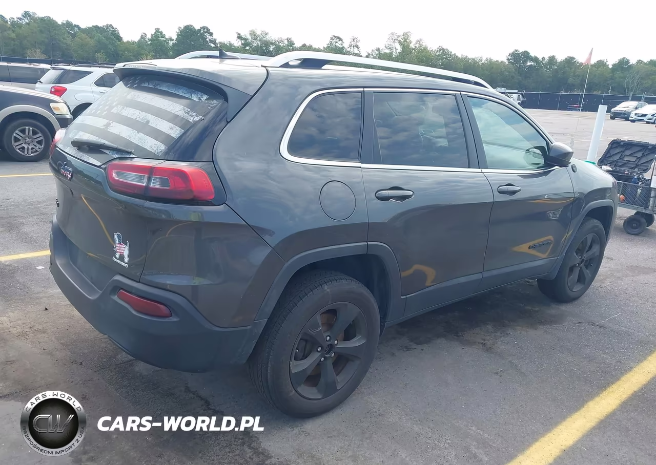 2015 Jeep Cherokee Latitude VIN:1C4PJMCB2FW728778 - 4