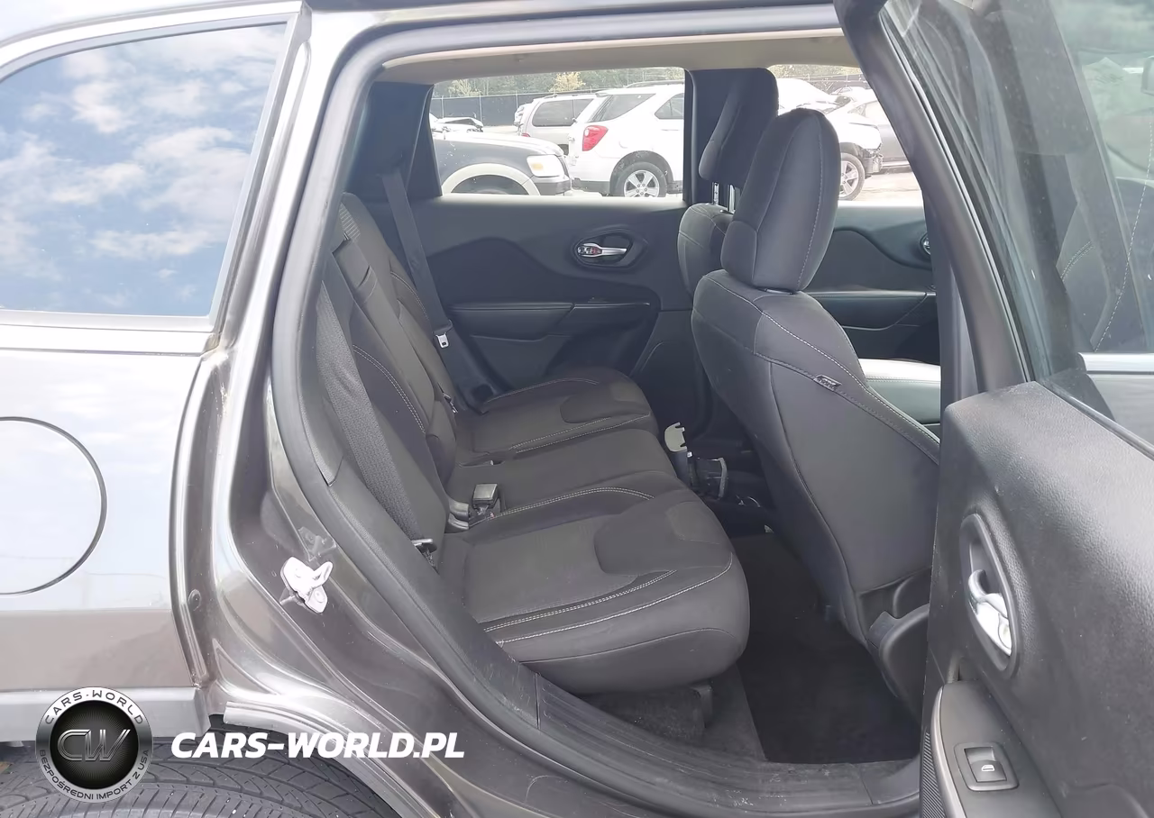 2015 Jeep Cherokee Latitude VIN:1C4PJMCB2FW728778 - 8