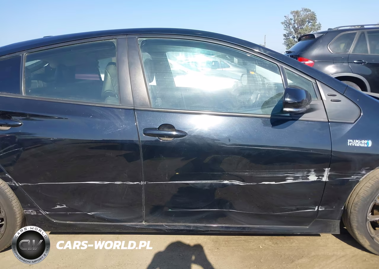 2021 Toyota Prius Prime Limited VIN:JTDKAMFP9M3187809 - 13