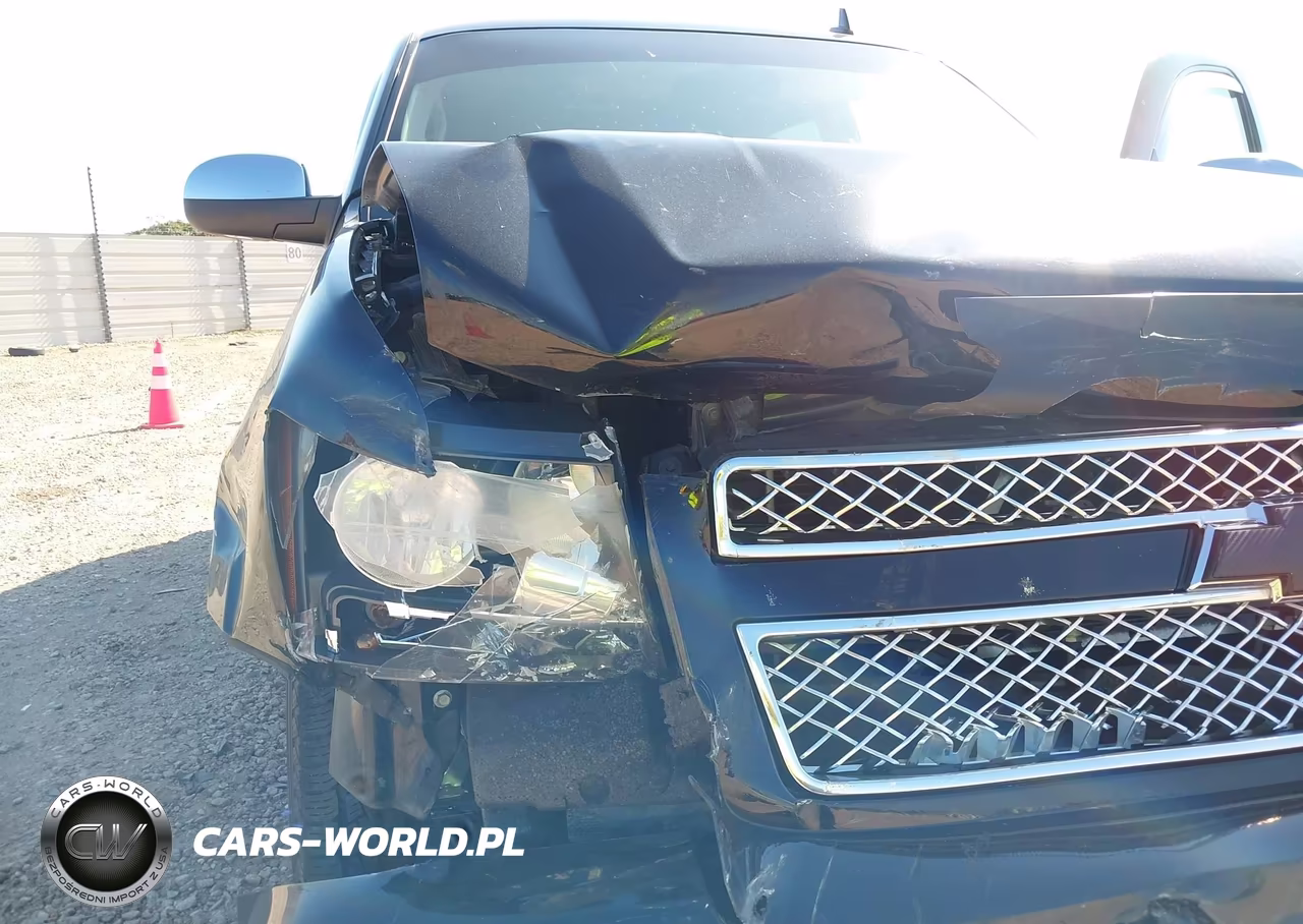 2011 Chevrolet Tahoe Ltz VIN:1GNSCCE03BR390995 - 17