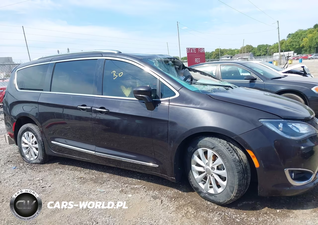 2019 Chrysler Pacifica Touring L VIN:2C4RC1BG9KR547954 - 12