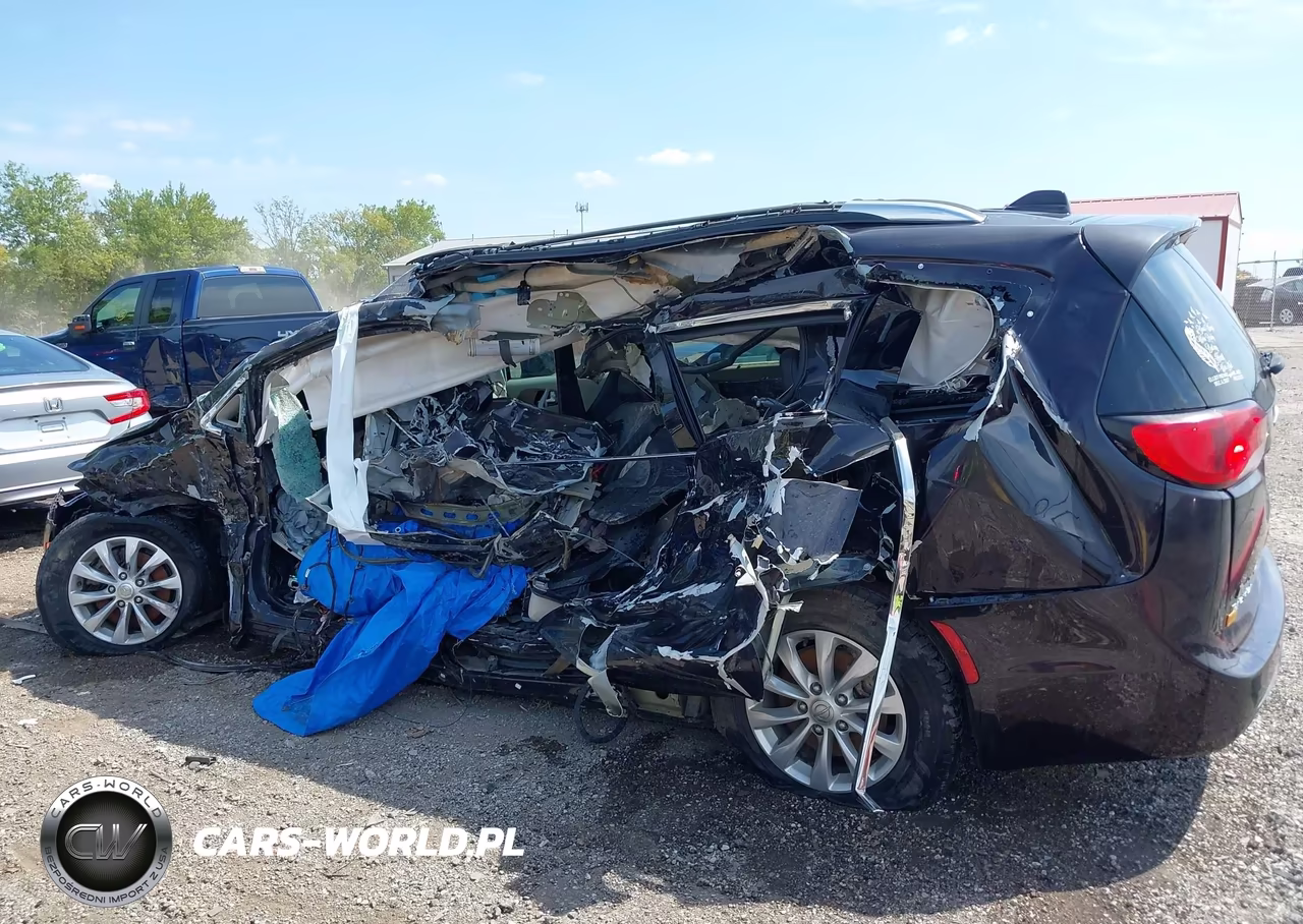 2019 Chrysler Pacifica Touring L VIN:2C4RC1BG9KR547954 - 13