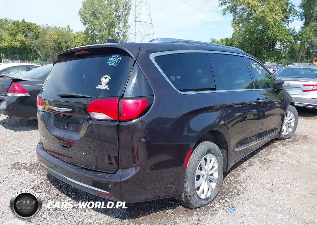 2019 Chrysler Pacifica Touring L VIN:2C4RC1BG9KR547954 - 4