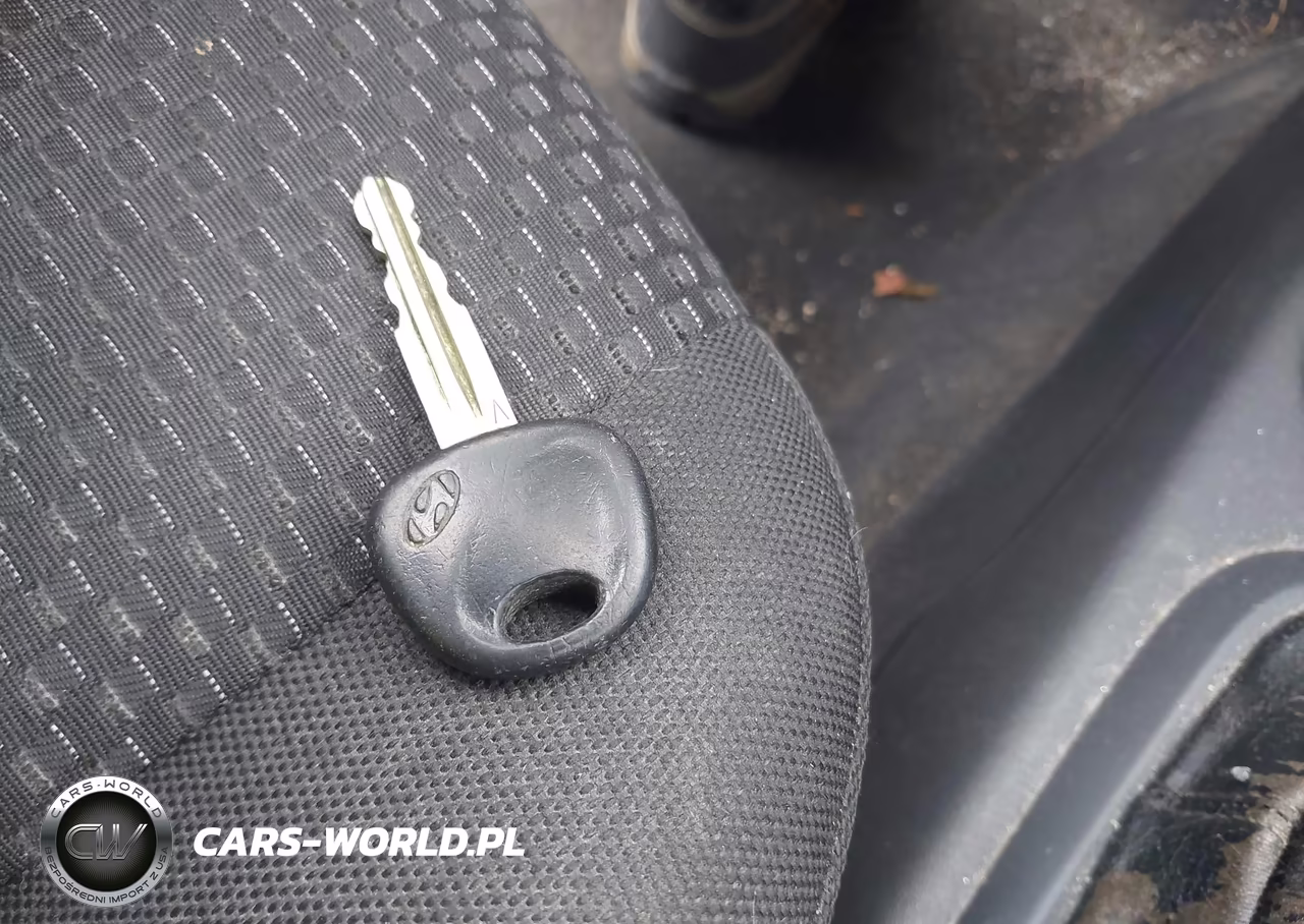 2009 Hyundai Accent Gs VIN:KMHCM36C79U110419 - 11