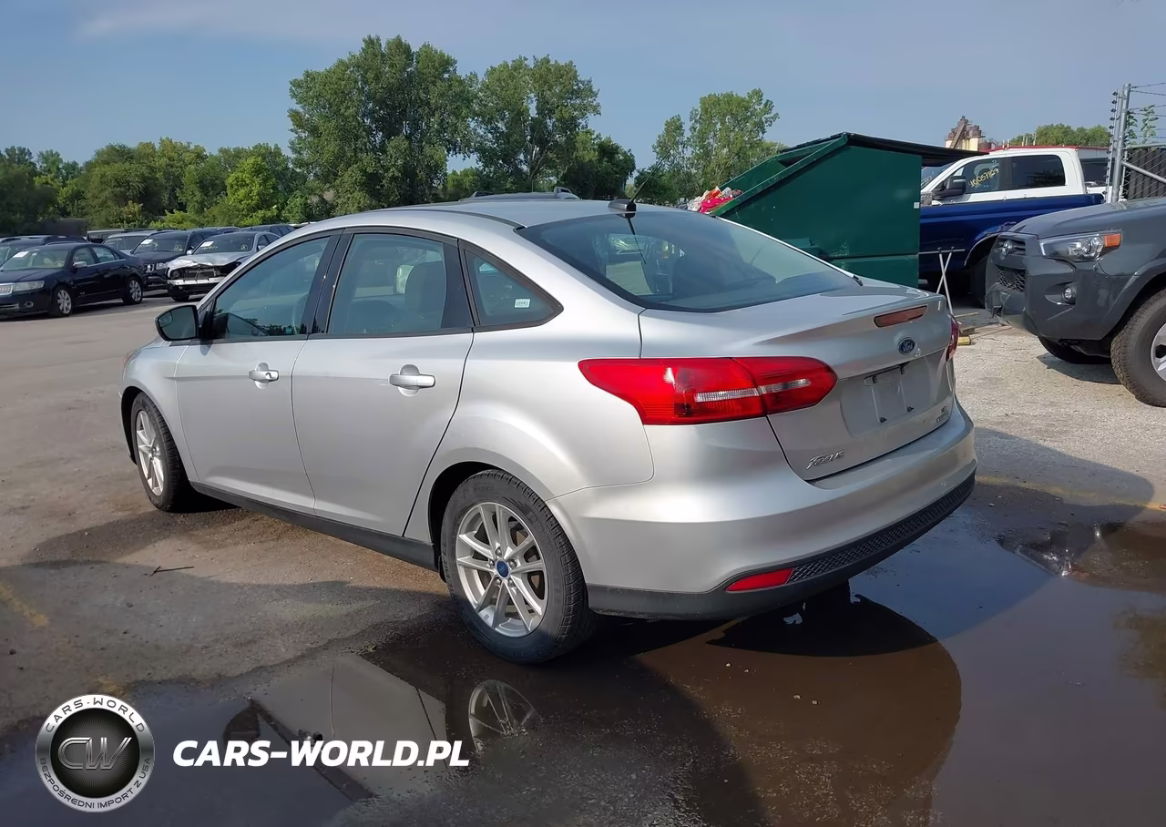 2016 Ford Focus Se VIN:1FADP3F26GL217011 - 3
