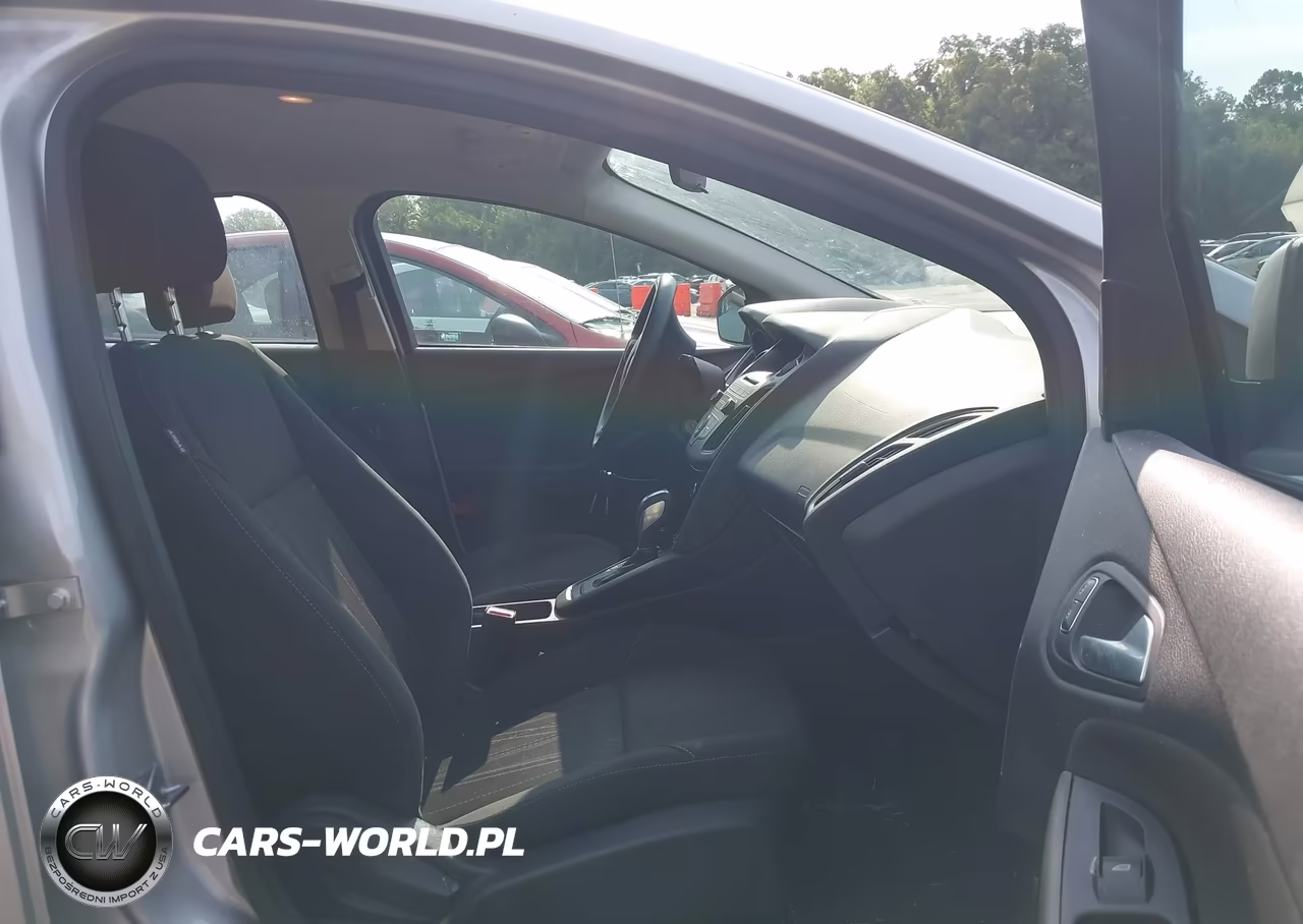 2016 Ford Focus Se VIN:1FADP3F26GL217011 - 5