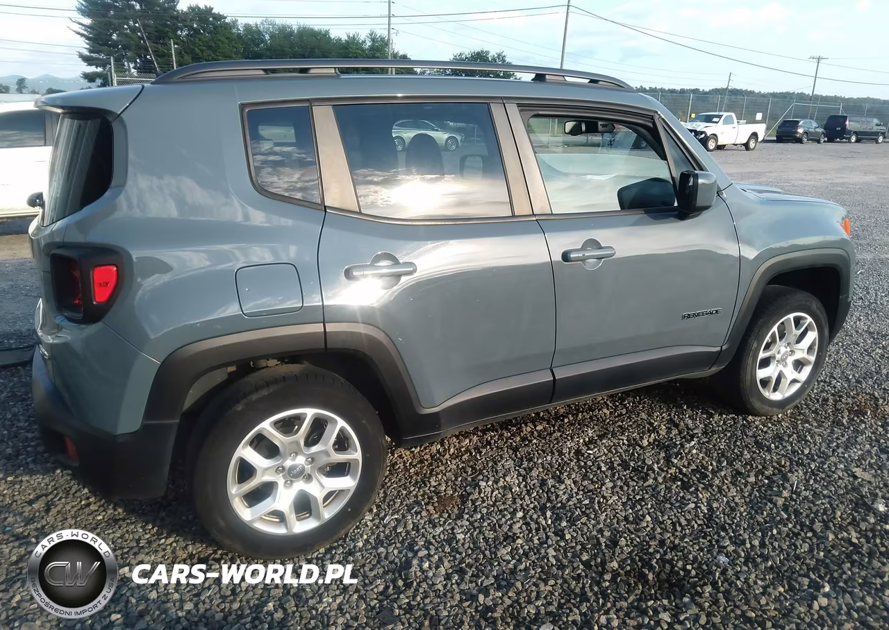 2018 Jeep Renegade Latitude 4X4 VIN:ZACCJBBB3JPH37144 - 4
