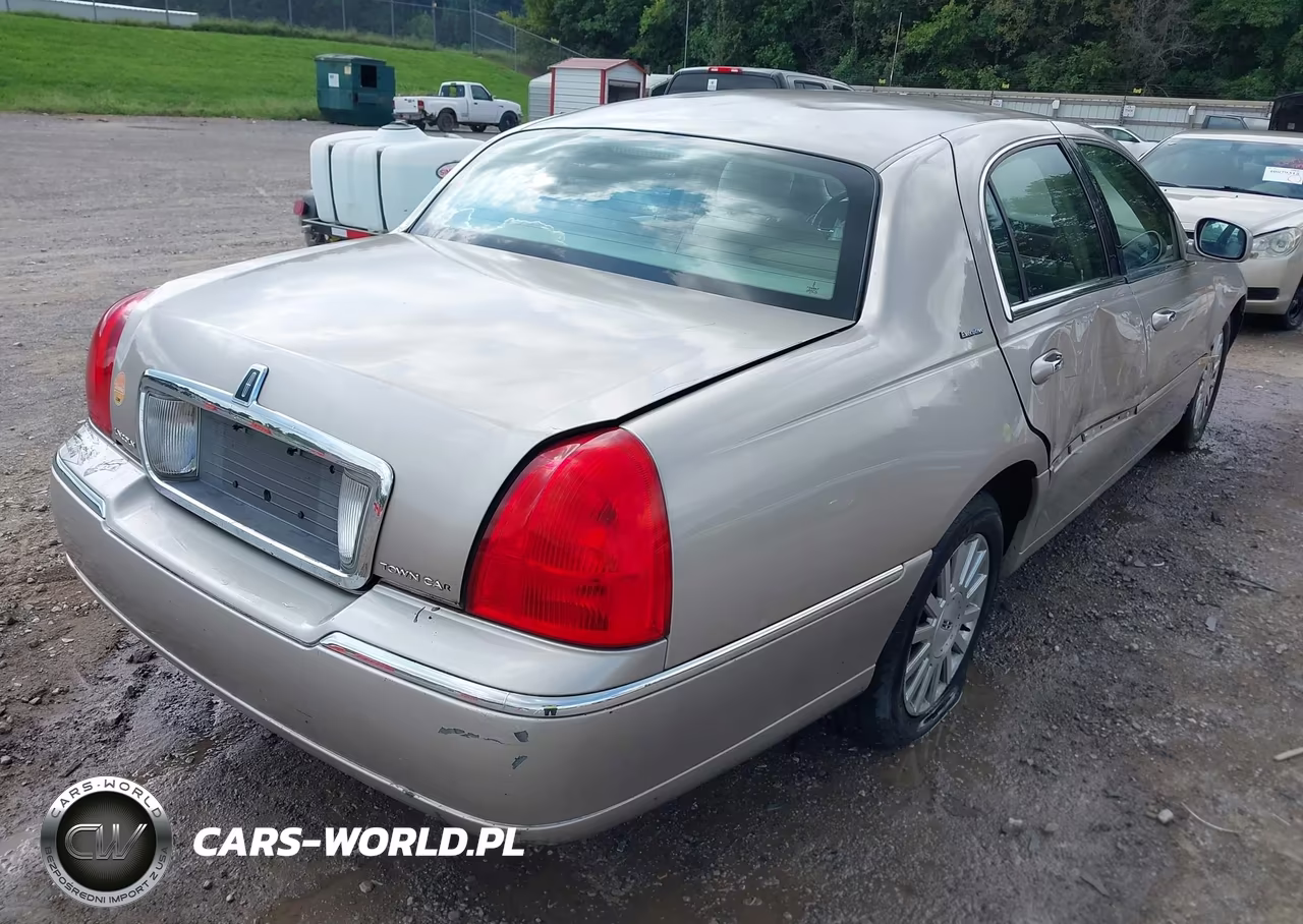 2003 Lincoln Town Car Executive VIN:1LNHM81W93Y604575 - 4