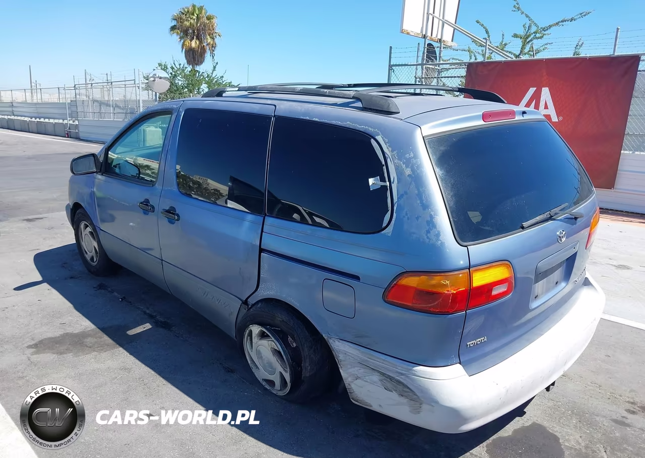 1999 Toyota Sienna Le VIN:4T3ZF13C9XU167920 - 3