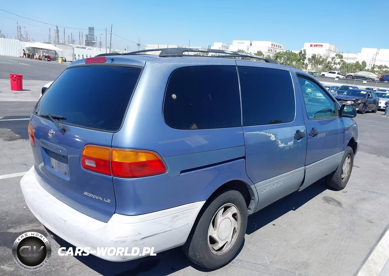 1999 Toyota Sienna Le VIN:4T3ZF13C9XU167920 - 4