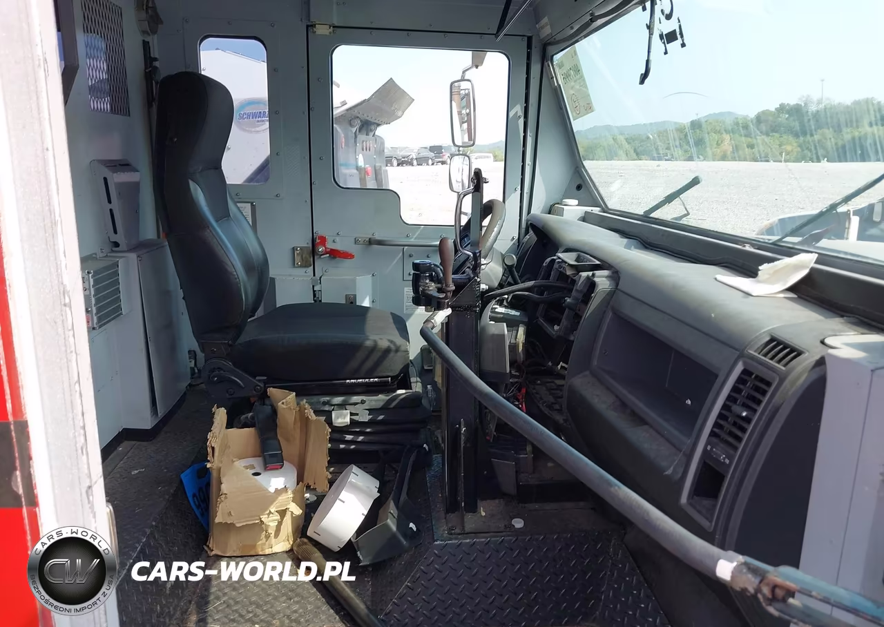 2015 Ram 5500 Chassis Tradesman-Slt VIN:3C7WRMAJXFG706687 - 6