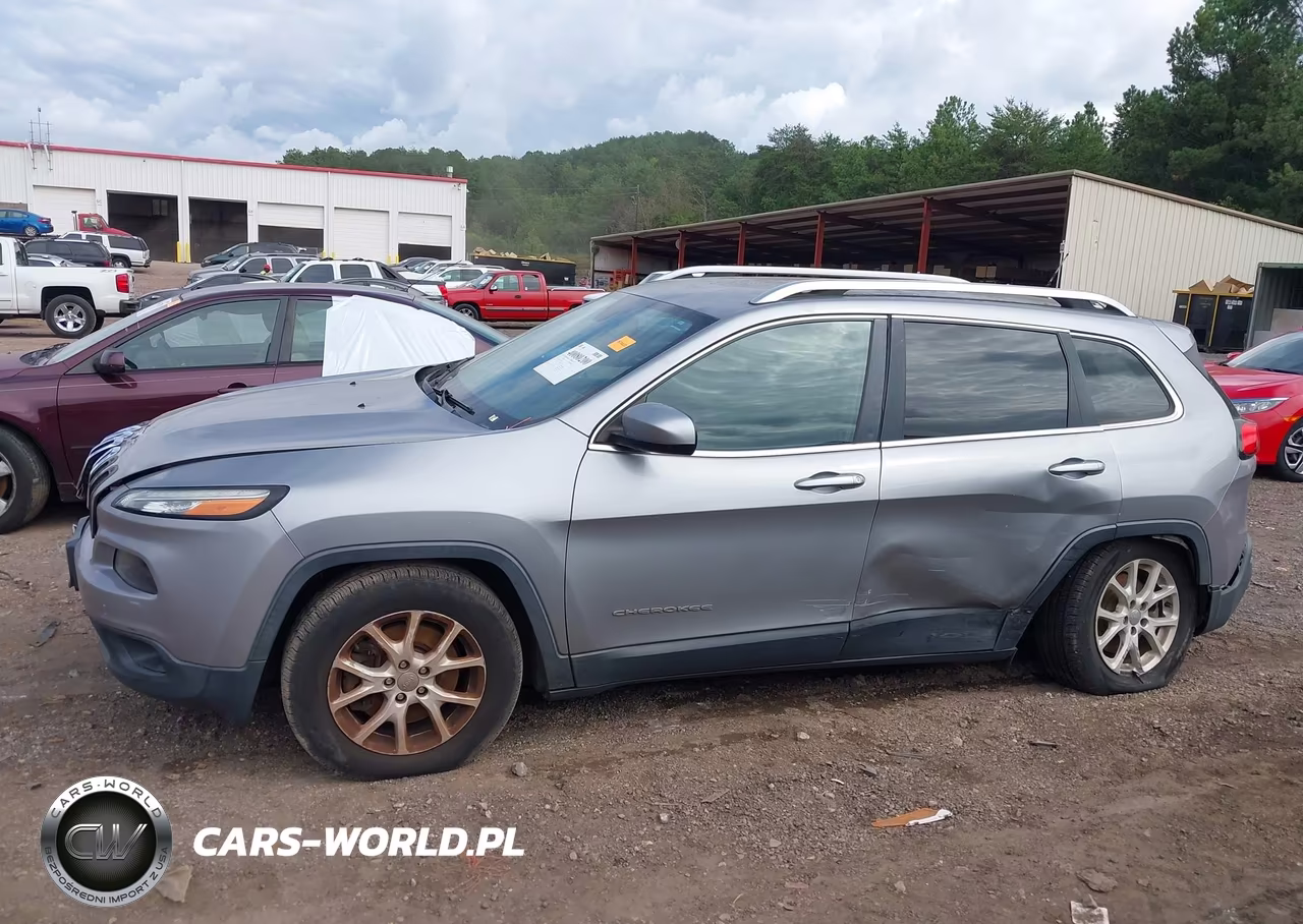 2015 Jeep Cherokee Latitude VIN:1C4PJMCB1FW749153 - 14