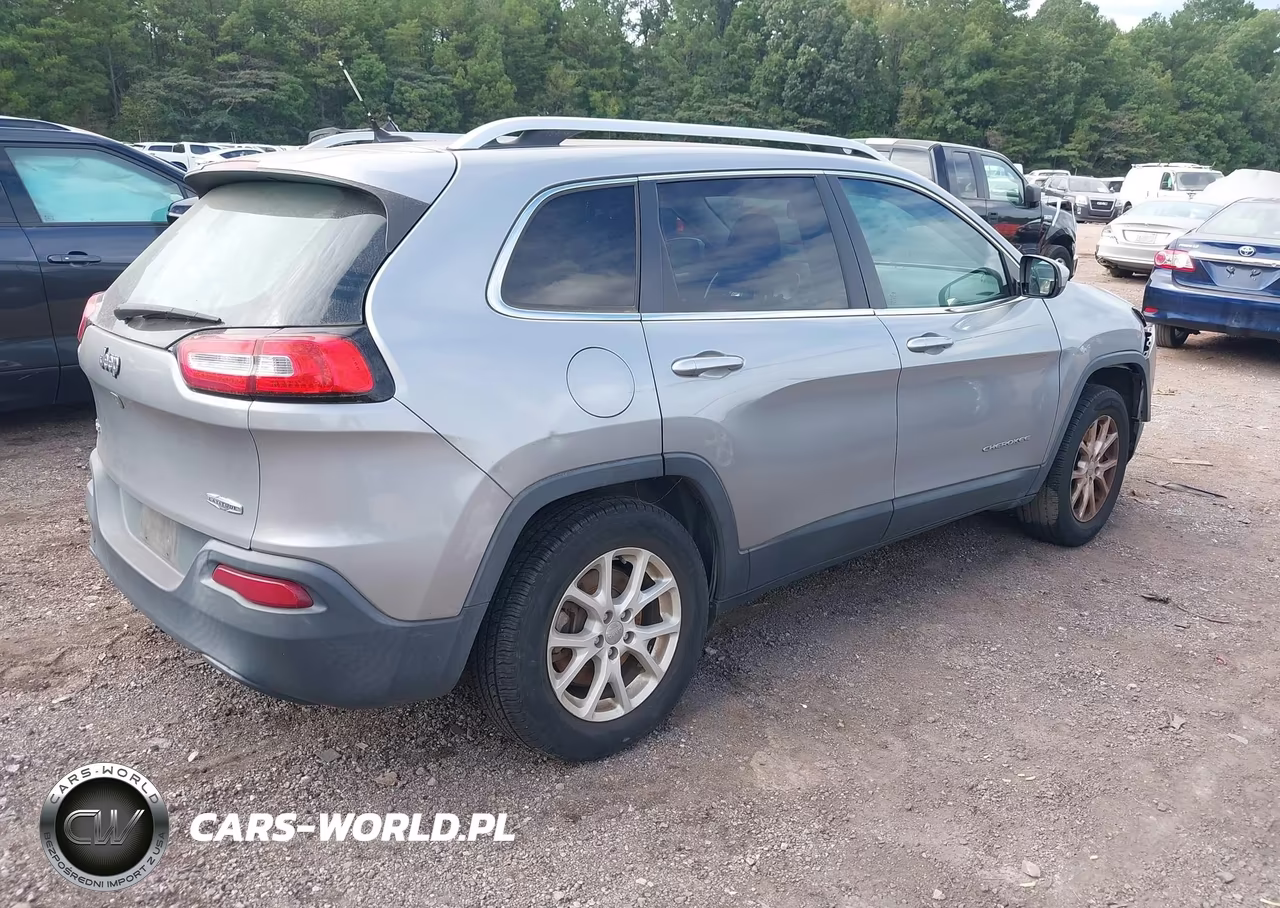 2015 Jeep Cherokee Latitude VIN:1C4PJMCB1FW749153 - 4