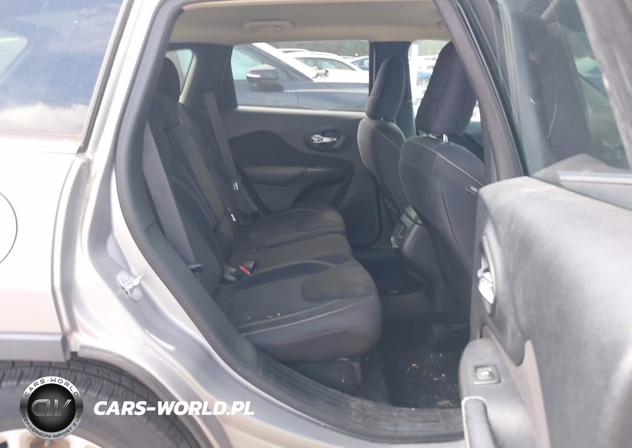 2015 Jeep Cherokee Latitude VIN:1C4PJMCB1FW749153 - 8