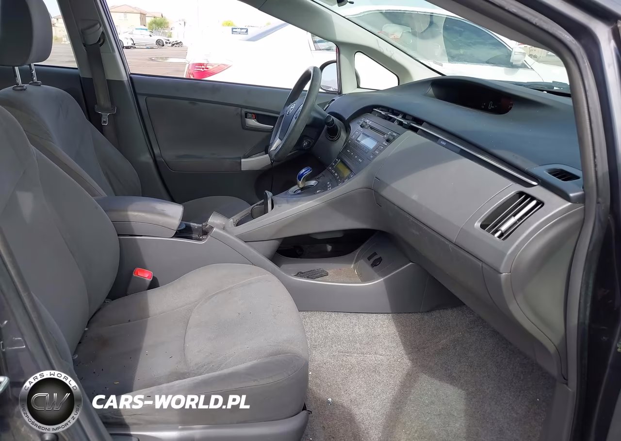 2011 Toyota Prius Two VIN:JTDKN3DU1B1392606 - 5