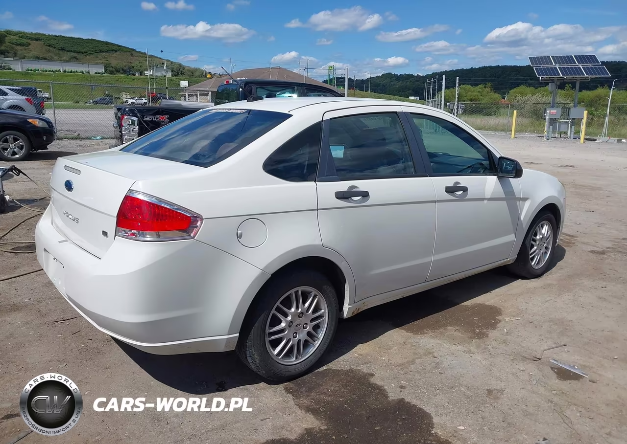 2010 Ford Focus Se VIN:1FAHP3FN2AW258169 - 4